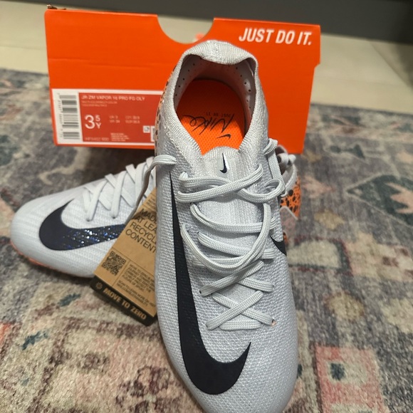 Nike Soccer Cleats in Gray and Orange - Picture 4 of 5